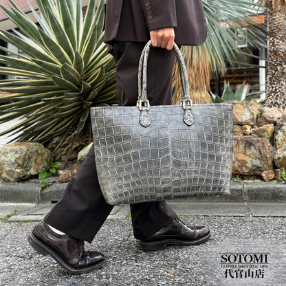 【クロコダイルポロサス 墨染め】ワニ革墨染めビッグトートバッグ- Crocodile Porosus SUMI Big Tote Bag