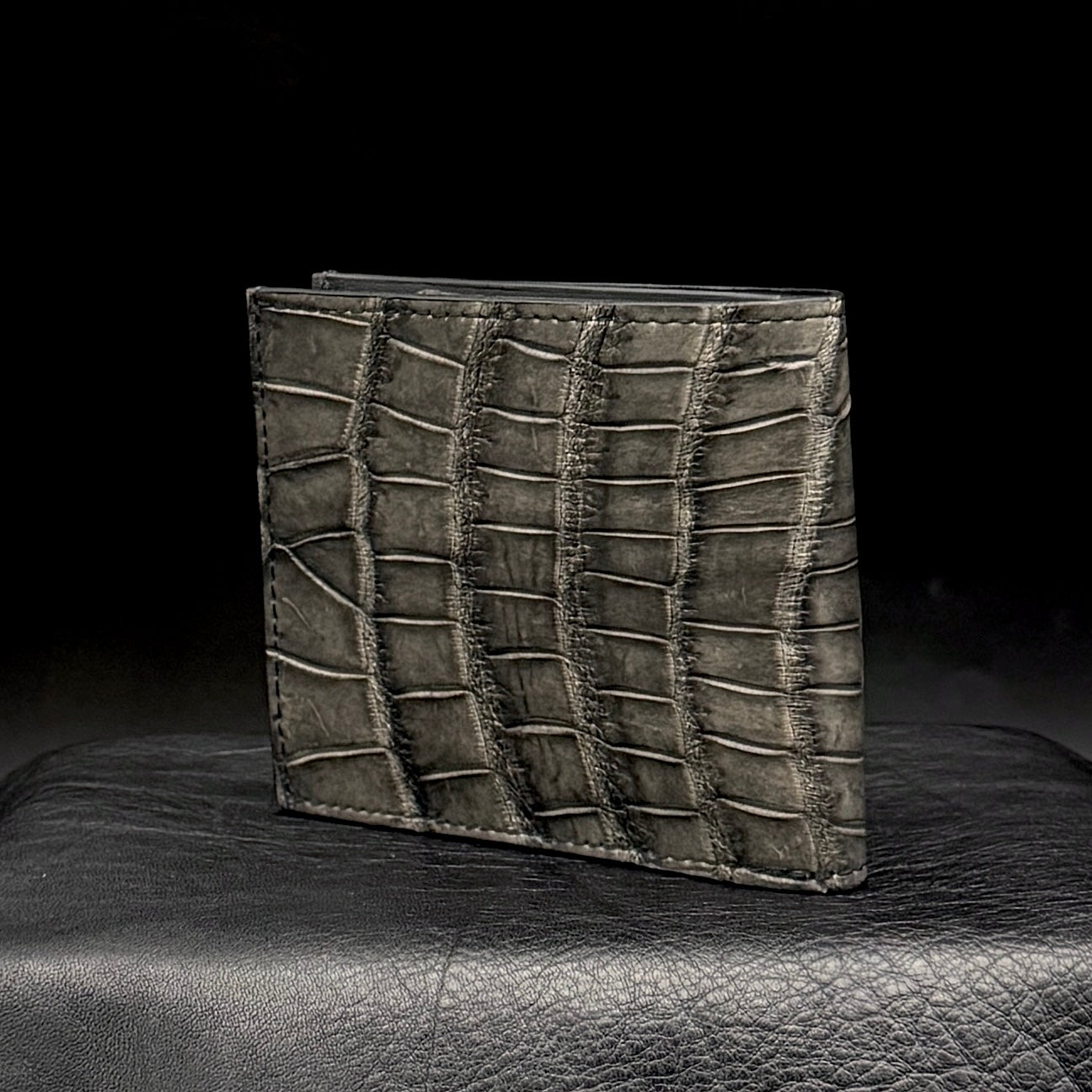 【クロコダイルポロサス】ワニ革墨染二つ折り財布-Short Wallet
