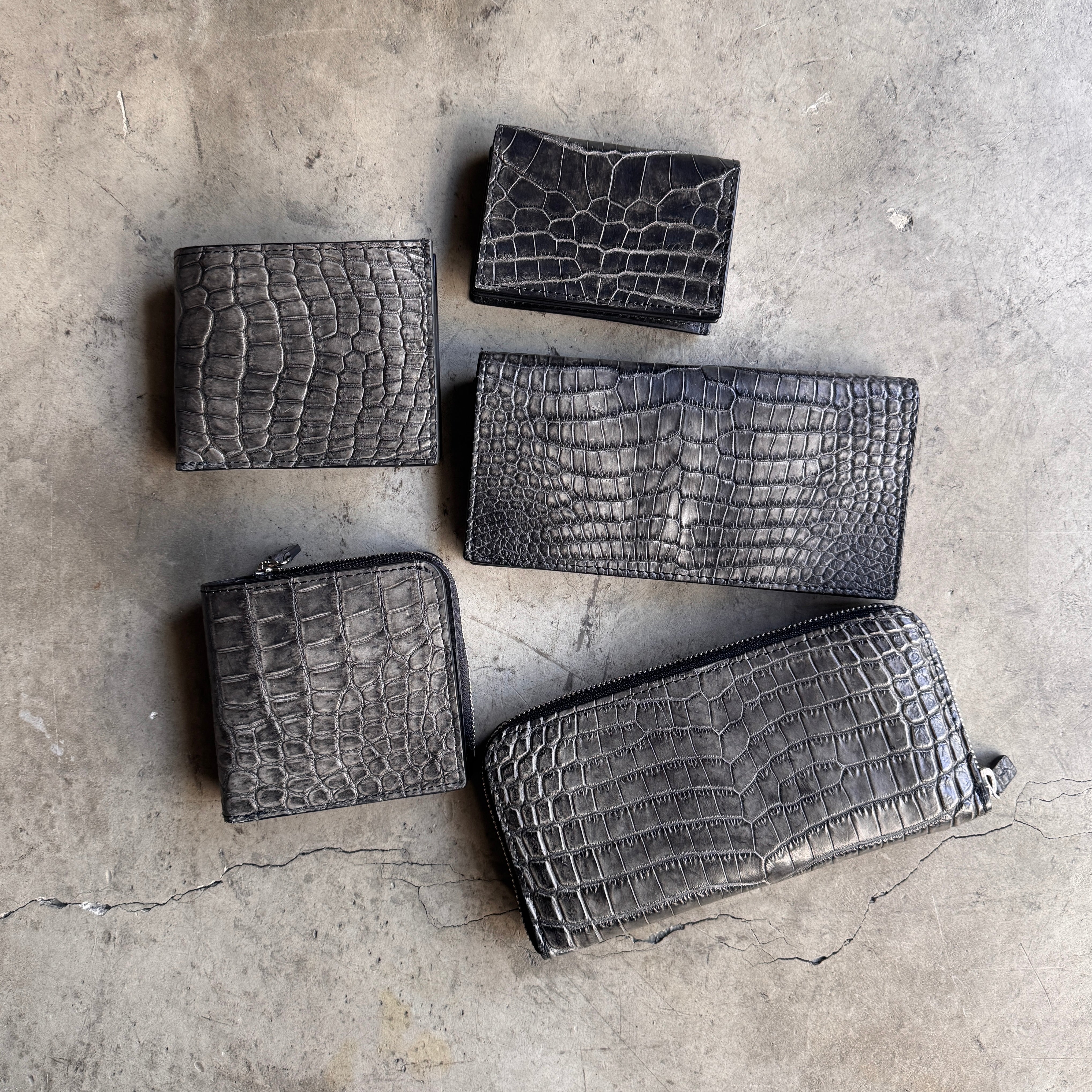 クロコダイルポロサス】 ワニ革墨染二つ折り長財布-Long Wallet