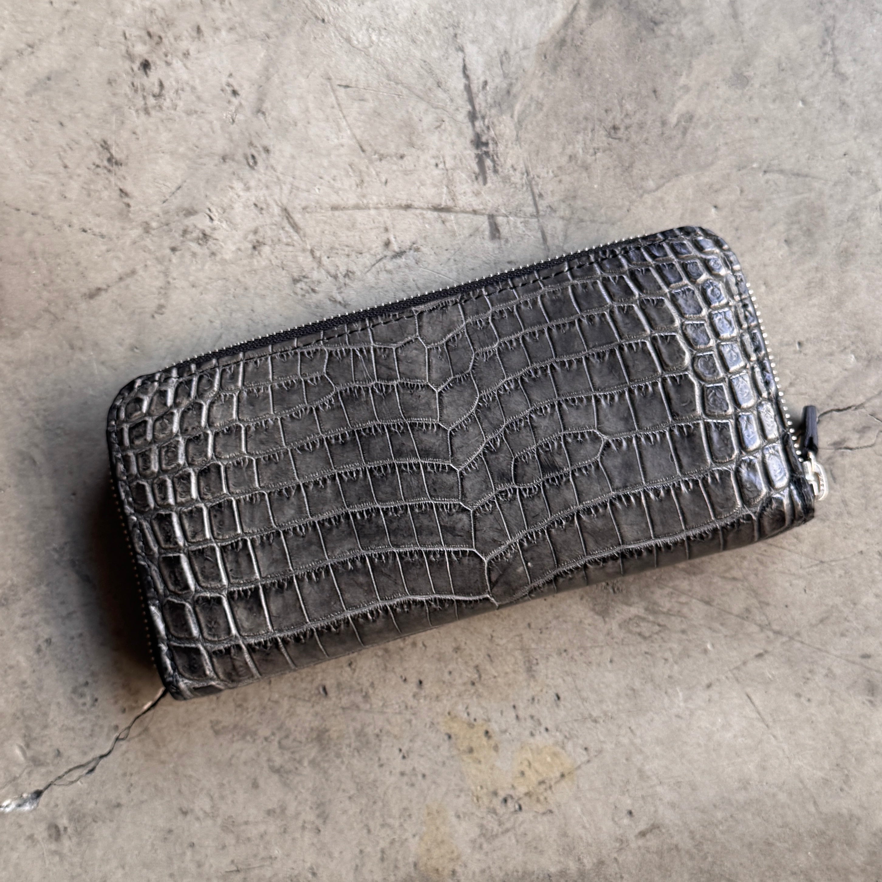 クロコダイルポロサス】ワニ革墨染ラウンド長財布-Round Wallet