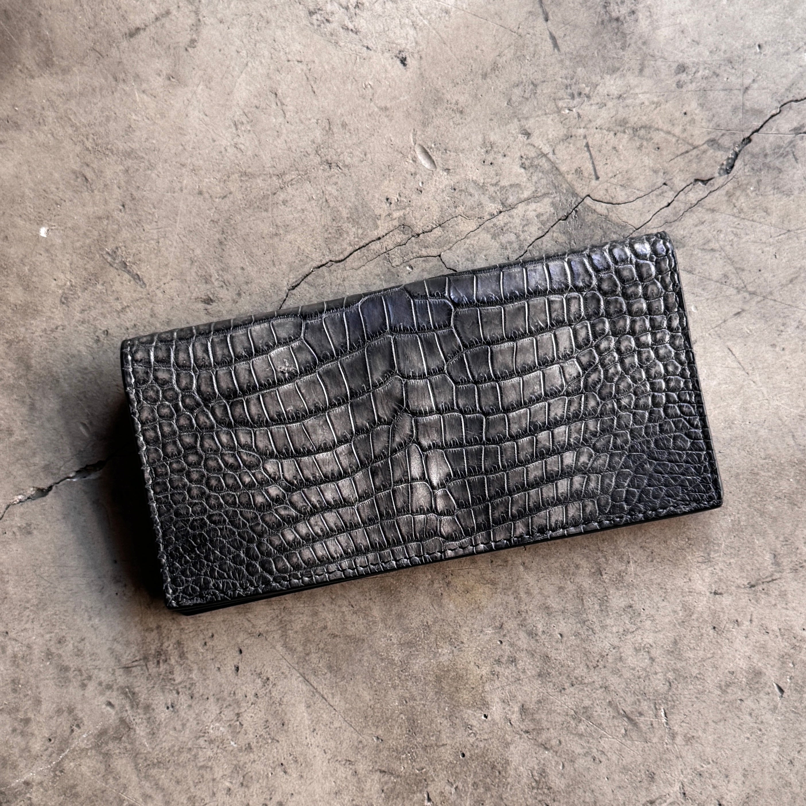 クロコダイルポロサス】 ワニ革墨染二つ折り長財布-Long Wallet