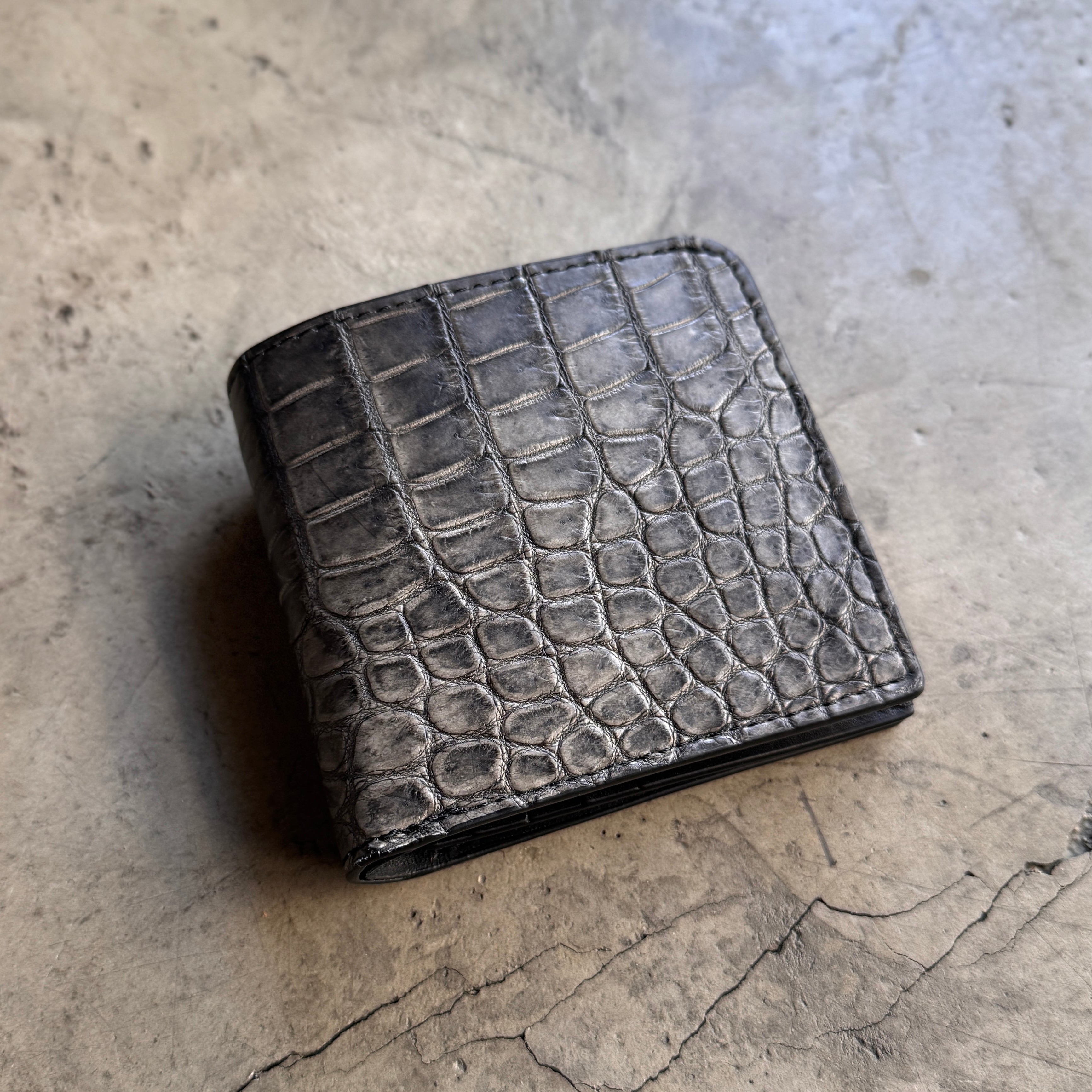 クロコダイルポロサス】ワニ革墨染二つ折り財布スモール-Small Wallet