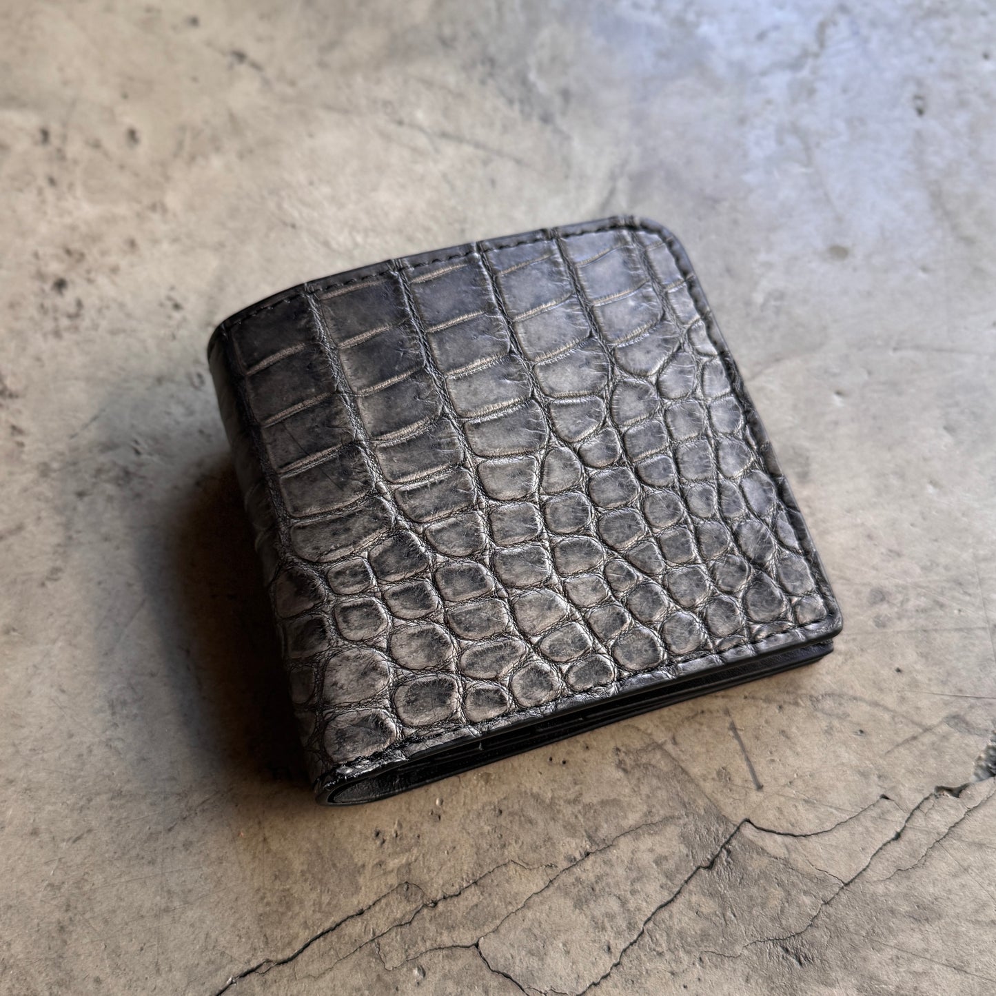 【クロコダイルポロサス】ワニ革墨染二つ折り財布スモール-Small Wallet