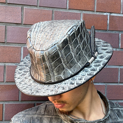SOTOMI×ATSU CROCODILE POROSUS SUMI "Feather" HAT PLATINUM【クロコダイルポロサス/墨染め/ハット/カービング/プラチナ】