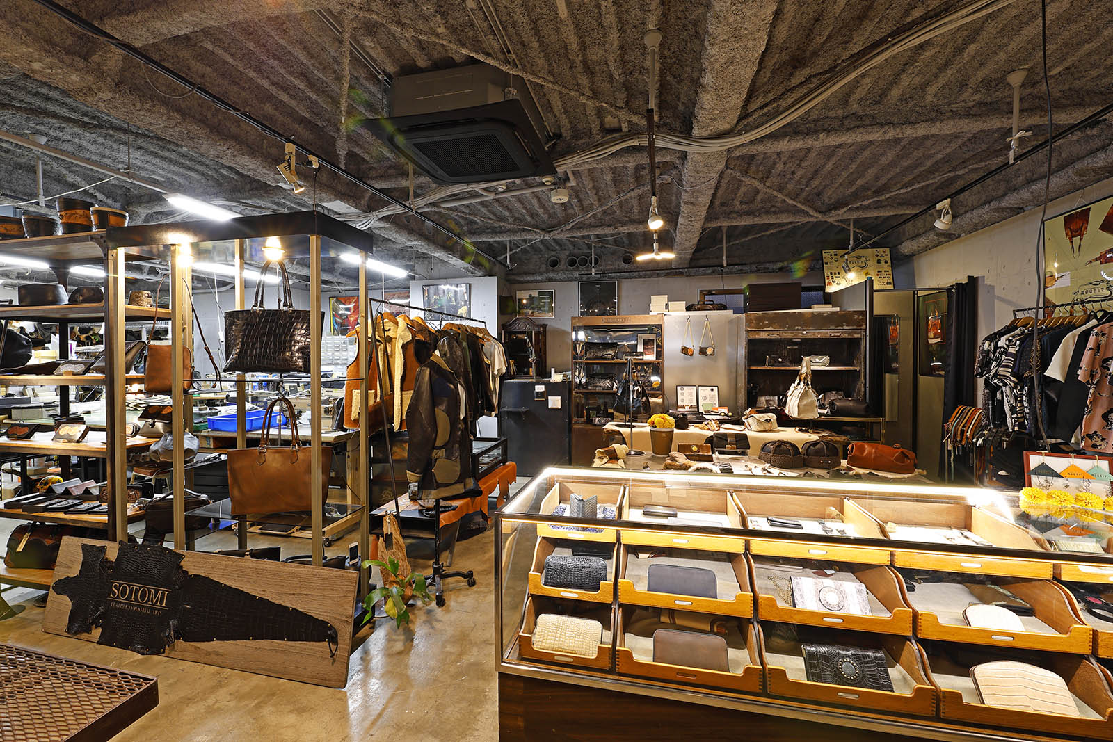 代官山17番地 SHOP INFO – SOTOMI LEATHER INDUSTRIAL ARTS