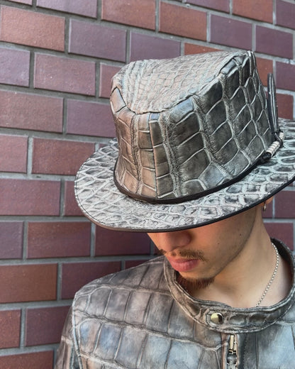 SOTOMI×ATSU CROCODILE POROSUS SUMI "Feather" HAT PLATINUM【クロコダイルポロサス/墨染め/ハット/カービング/プラチナ】